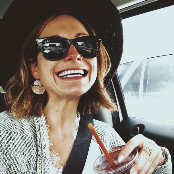 Meet your Posher, Emily - Picture 3 of 4